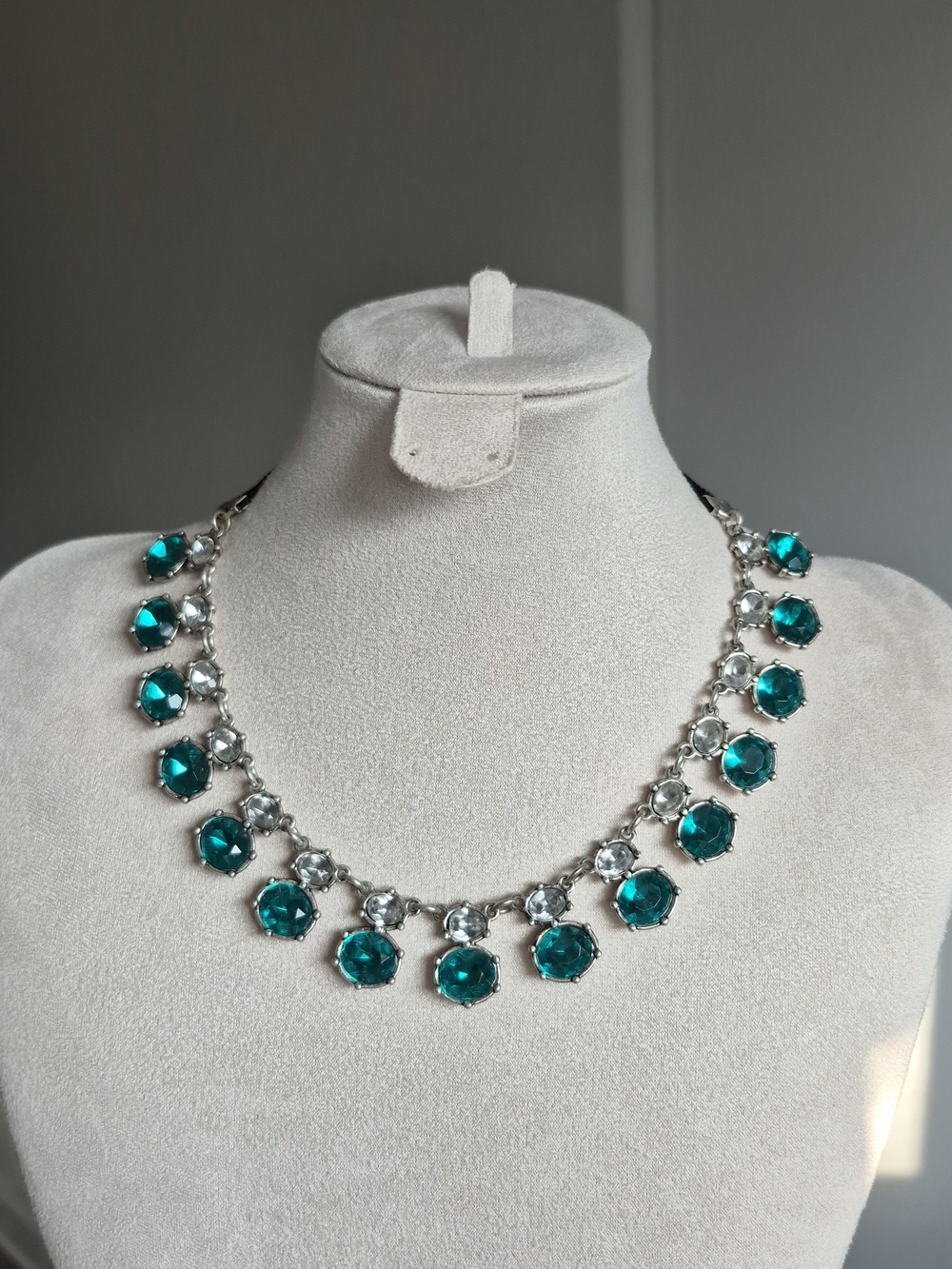 Avon Teal and Clear Crystal Collar Necklace